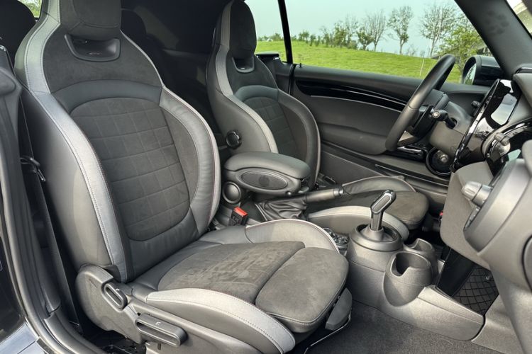 Used MINI MINI 2022 2.0T COOPER S CABRIO Black Badge Special Edition
