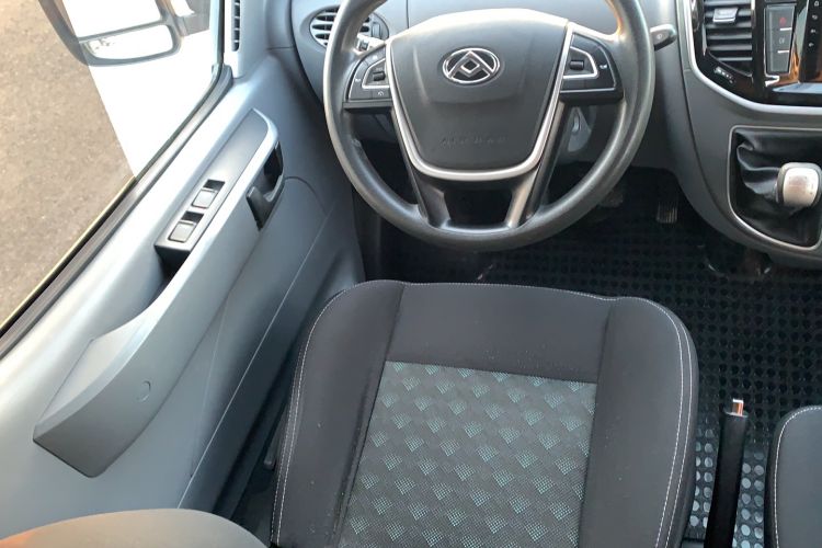 Used SAIC MAXUS Xintu V80 2019 2.5T Classic Edition 6-Speed Manual – Aoyuntong Modified Version Short Wheelbase Mid-Height Roof 5/6 Seats
