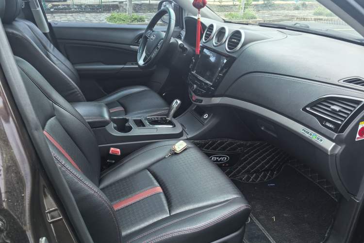 Used BYD S7 2015 2.0T Automatic Prestige Model
