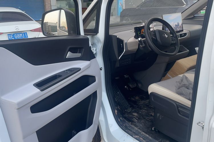 Used CHANGAN KUAYUE Starlight EV 2025 Model 7-Passenger Passenger Vehicle, 300 km, Luxury Edition Interior 2