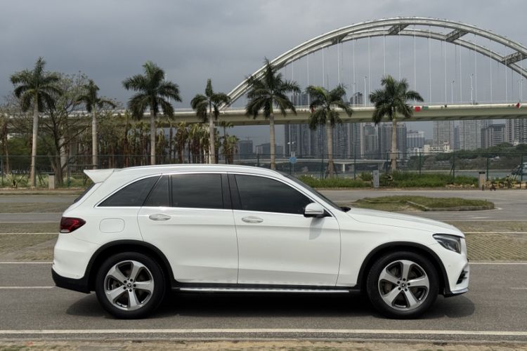 Used Mercedes-Benz GLC 2017 GLC 260 4MATIC Luxury Model
