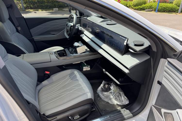 Used Geely Galaxy E8 2025 700 km Long-Range Intelligent Driving Version
