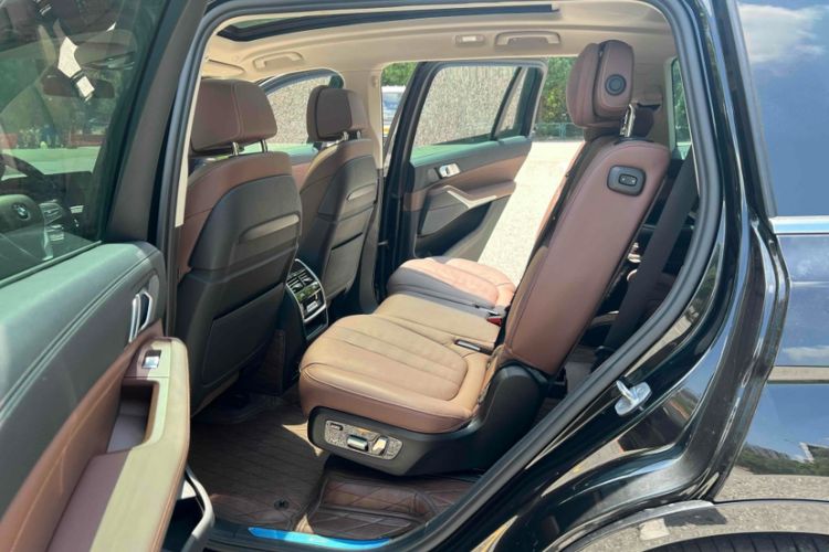 Used BMW X7 2022 xDrive40i Luxury Package with Leading Features