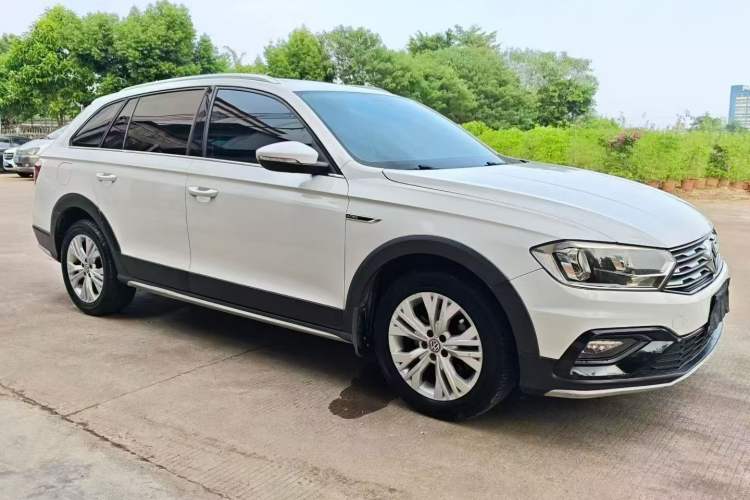 Used Volkswagen C-TREK 2020 1.5L Automatic Fashion Edition Exterior 6