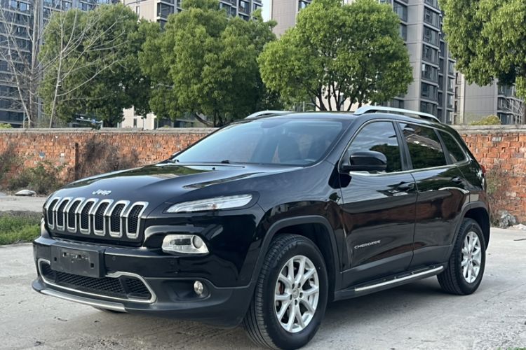 Used Jeep Cherokee 2016 2.4L Professional Smart Version