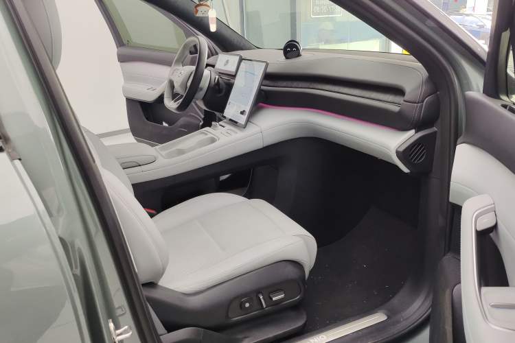 Used Nio ES6 2023 75 kWh Right Front Seat