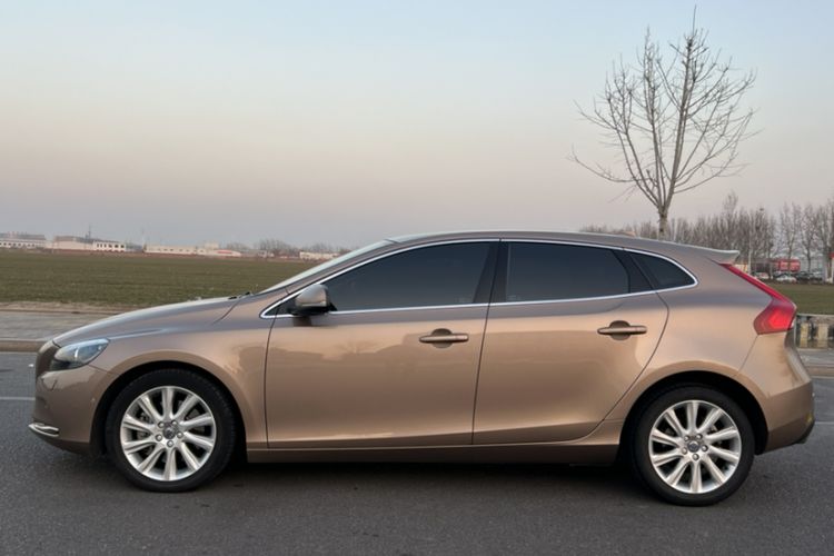 Used Volvo V40 2016 T3 Smart Luxury Edition
