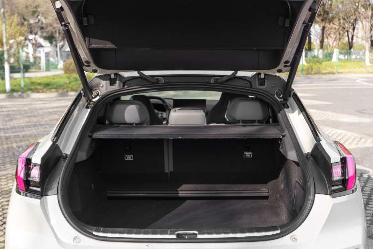 Used Zeekr 001 2025 WE Edition 95 kWh All-Wheel Drive
