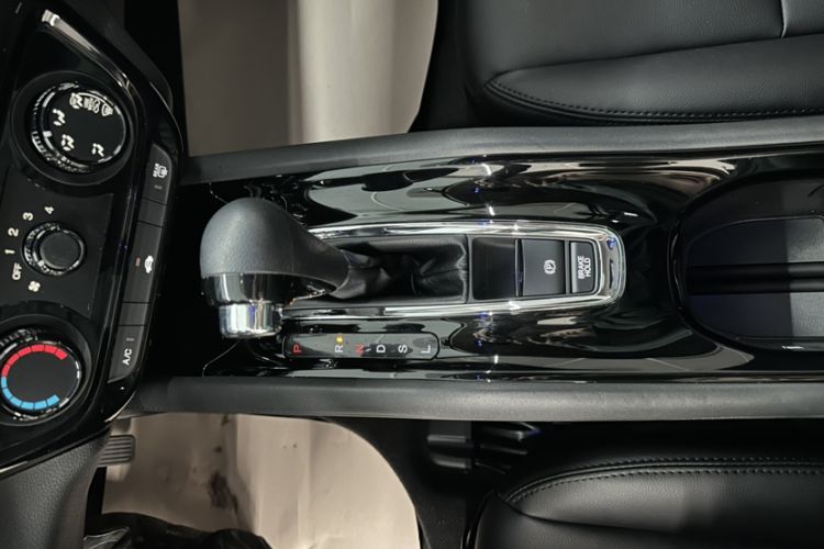 Used Honda Vezel 2022 1.5L CVT Elite Smart Edition Interior 6