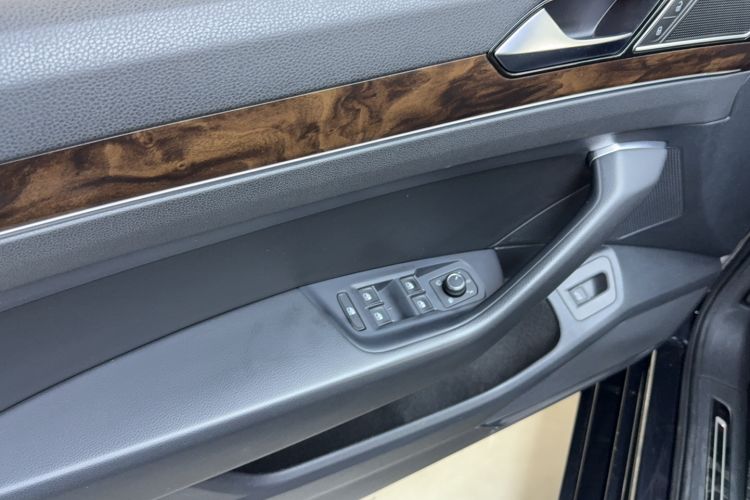 Used Volkswagen Magotan 2019 330TSI DSG Luxury Version China VI Standard Interior 2