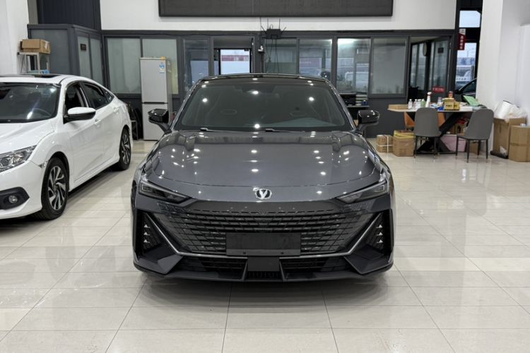 Used Changan UNI-V 2024 1.5T High-Energy Version
