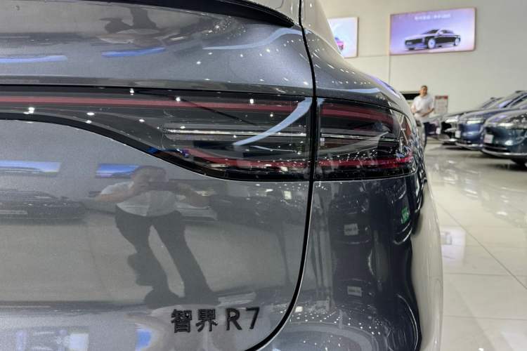 Used Hima Luxeed R7 2026 Model Range-Extending Max+ Exterior 7