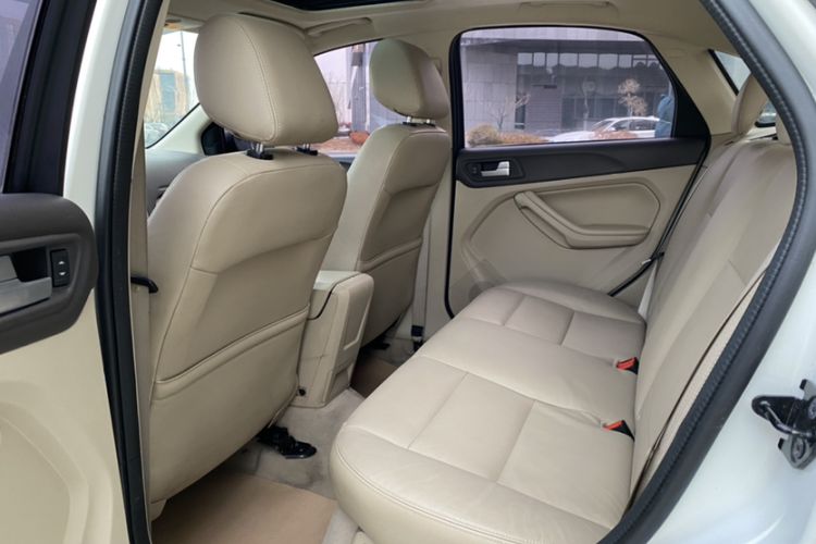 Used Ford Focus 2013 Hatchback Classic 1.8L Manual Fashion Edition