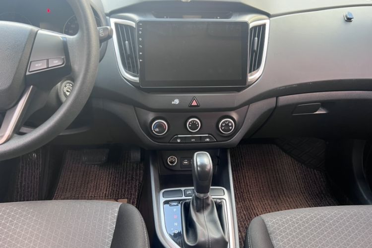 Used Hyundai ix25 2015 1.6L Automatic Two-Wheel Drive Fashionable GS Model Interior 3