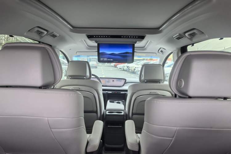 Used Buick GL8 2025 Lu Zun Deluxe Edition Interior 5