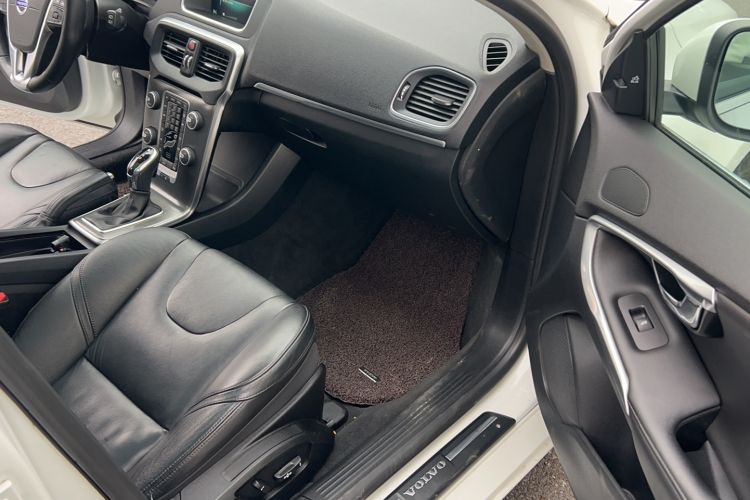 Used Volvo V40 2016 T3 Smart Luxury Edition