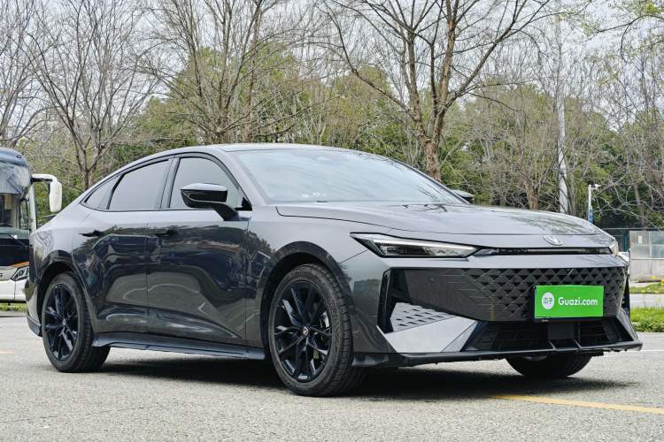 Used CHANGAN UNI-V 2025 1.5T 500Bar Prestige Version

