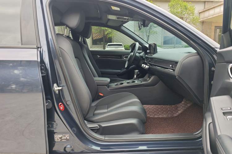 Used Honda Civic 2022 240TURBO CVT Dynamic Edition Right Front Seat