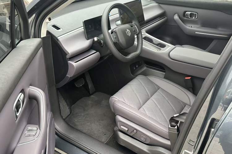 Used Leapmotor C16 2026 Pure Electric 630 LiDAR Zhizun Edition 5 Seats
