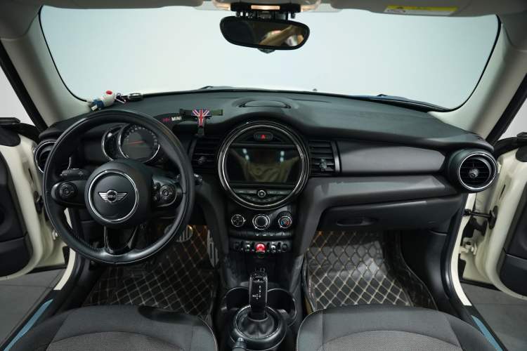 Used MINI 2018 1.5T ONE PLUS Interior 4