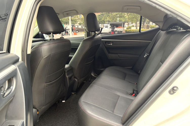 Used Toyota Corolla 2017 Revised Version 1.2T S-CVT GL Interior 3