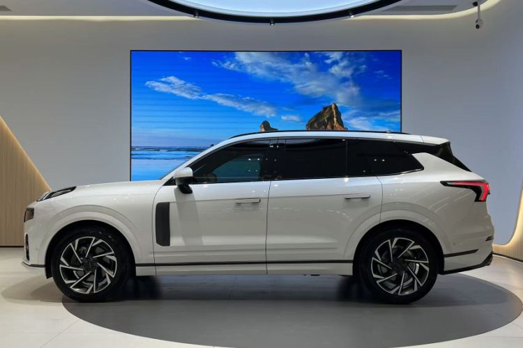 Used Lynk & Co 09 2021 2.0T Halo Six-Seater