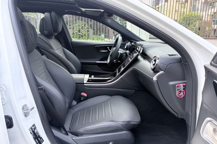 Used Mercedes-Benz C-Class 2024 Facelifted C-Class 260 L Night Edition Sports Version Right Front Seat