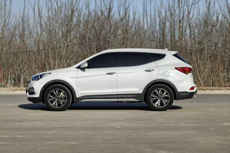 Used Hyundai Santa Fe 2017 2.0T Automatic Two-Wheel Drive Smart Version 7 Seats
