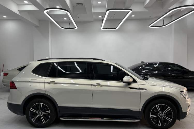 Used Volkswagen Tiguan L 2021 330TSI Automatic Two-Wheel Drive Comfort Edition
