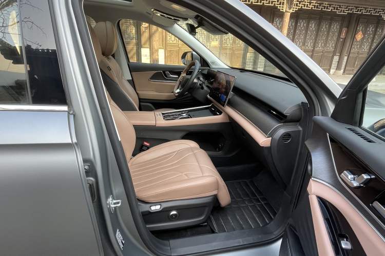 Used Chery Tiggo 8 L 2024 2.0T Two-Wheel Drive Prestige Version 5 Seats
