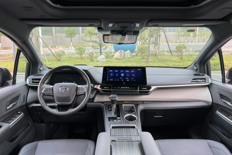 Used Toyota Granvia 2022 2.5L Hybrid Flagship Edition
