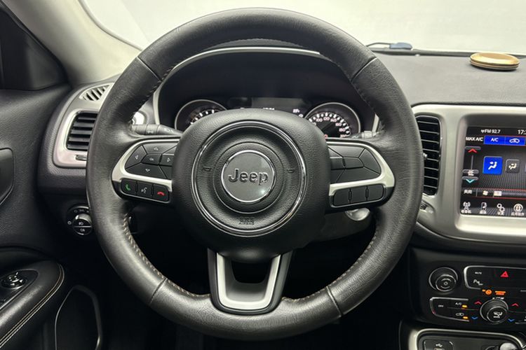 Used Jeep Compass 2017 200T Automatic Family Edition Steering Wheel