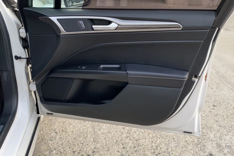 Used Ford Mondeo 2018 EcoBoost 200 Stylish Model Interior 3