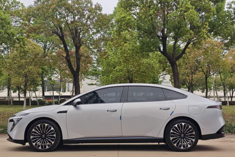 Used Nissan N7 2025 625 Max Exterior 6