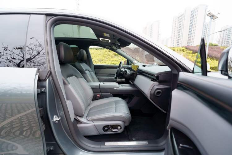 Used Zeekr 7X 2025 100 kWh Long-Range Rear-Wheel Drive with Intelligent Driving Features