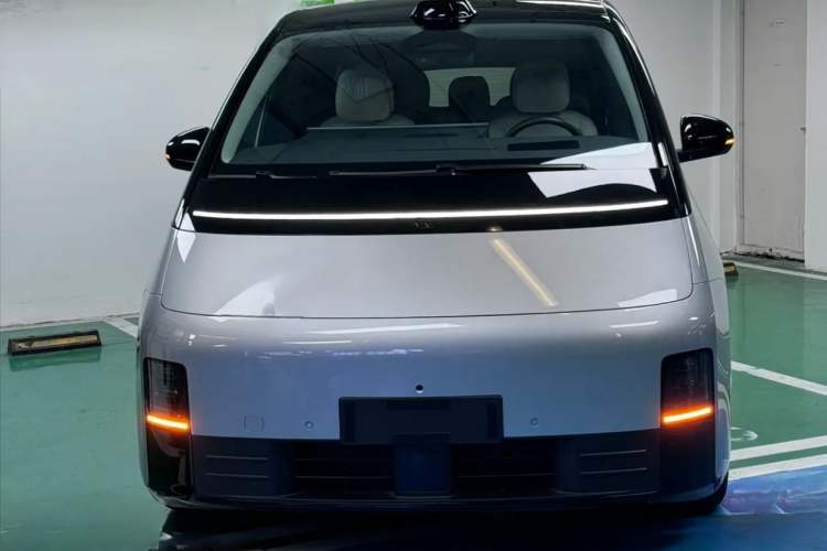 Used Li Auto MEGA 2024 Ultra Model
