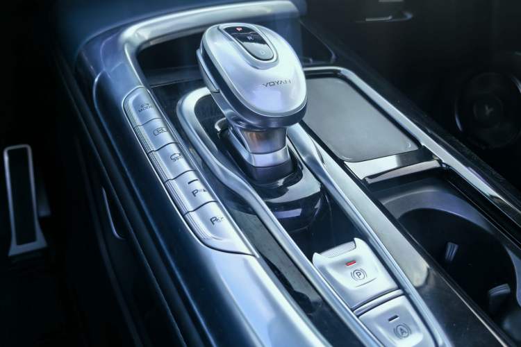 Used VOYAH FREE 2023 Four-Wheel Drive Extended-Range Model with Ultra-Long Range
