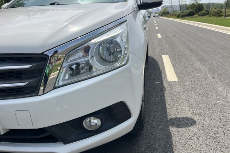 Used Venucia T70 2015 1.6L Manual Ruixing Edition Exterior 6