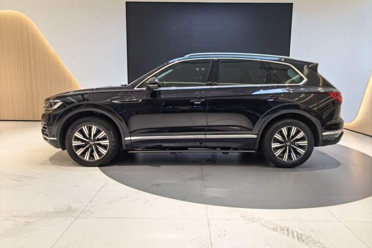 Used Volkswagen Touareg New Energy 2021 eHybrid Exterior 3