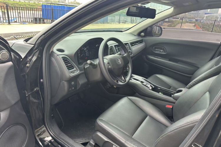 Used Honda Vezel 2017 1.5L CVT 2WD Comfort Model Interior 4