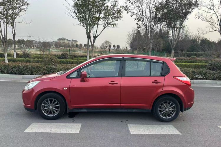 Used Venucia R50 2013 1.6L Automatic Fashion Edition Exterior 5