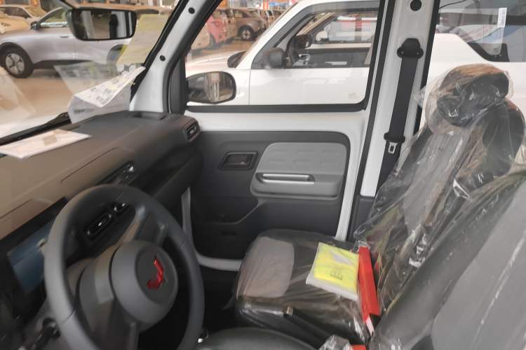 Used Wuling Zhiguang New Energy 2025 Model 305km Ambitious Edition