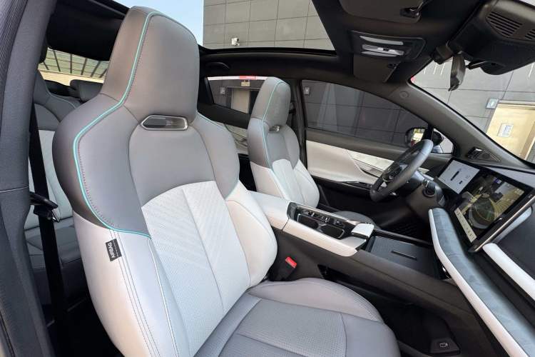 Used CHANGAN UNI-T 2023 2nd Generation 1.5T Flagship Version Headliner