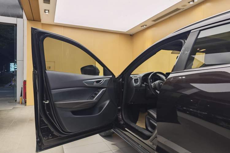 Used Mazda CX-4 2016 2.5L Automatic 4x4 Sky Blue Passion Edition
