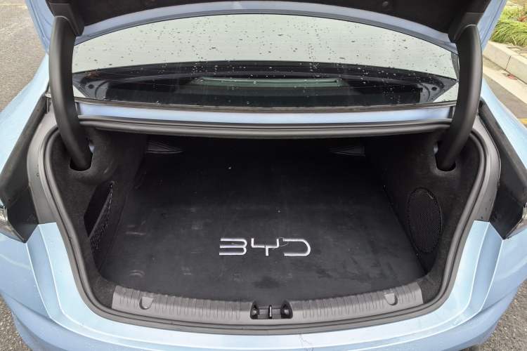 Used BYD Seal 2022 550 km Standard Range Rear-Wheel Drive Prestige Version