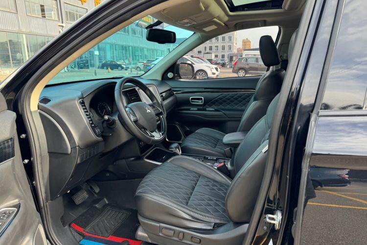 Used Mitsubishi Outlander 2021 2.0L Two-Wheel Drive Comfort Edition 7 Seats