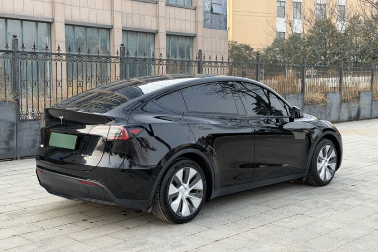 Used Tesla Model Y 2023 Long-Range All-Wheel-Drive Version