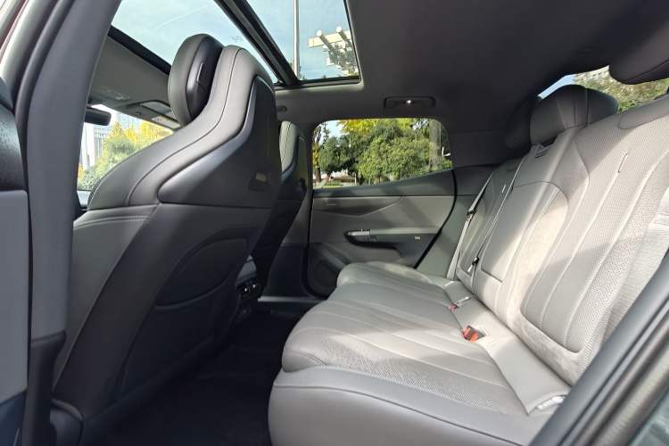 Used Lynk & Co 07 2024 EM-P 126 Long-Range Ultra