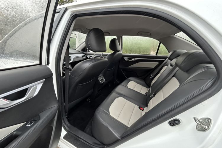 Used Geely Auto Vision 2020 Revised Version 1.5L CVT Asian Games Edition Interior 2