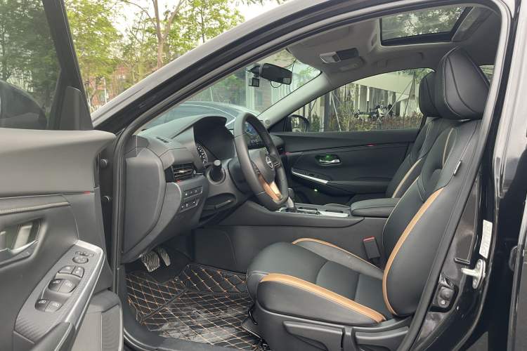 Used Nissan Sylphy 2023 1.6L CVT Black Gold Edition Interior 3